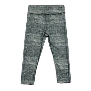 Like New UNDER ARMOUR Women's HeatGear Compression Capri Leggings